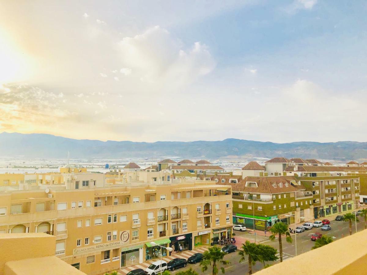 Atico Deluxe Entre Centro Y Playa Salinas Con Terraza, Wifi, Piscina Climatizada, Gym, Sauna Y Garaje -Smart Tv Roquetas de Mar Zewnętrze zdjęcie