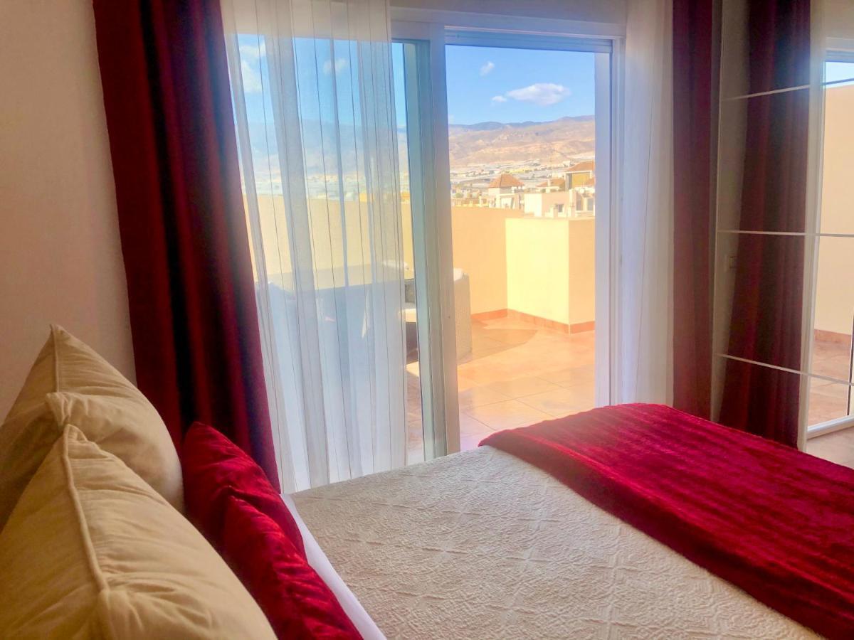 Atico Deluxe Entre Centro Y Playa Salinas Con Terraza, Wifi, Piscina Climatizada, Gym, Sauna Y Garaje -Smart Tv Roquetas de Mar Zewnętrze zdjęcie